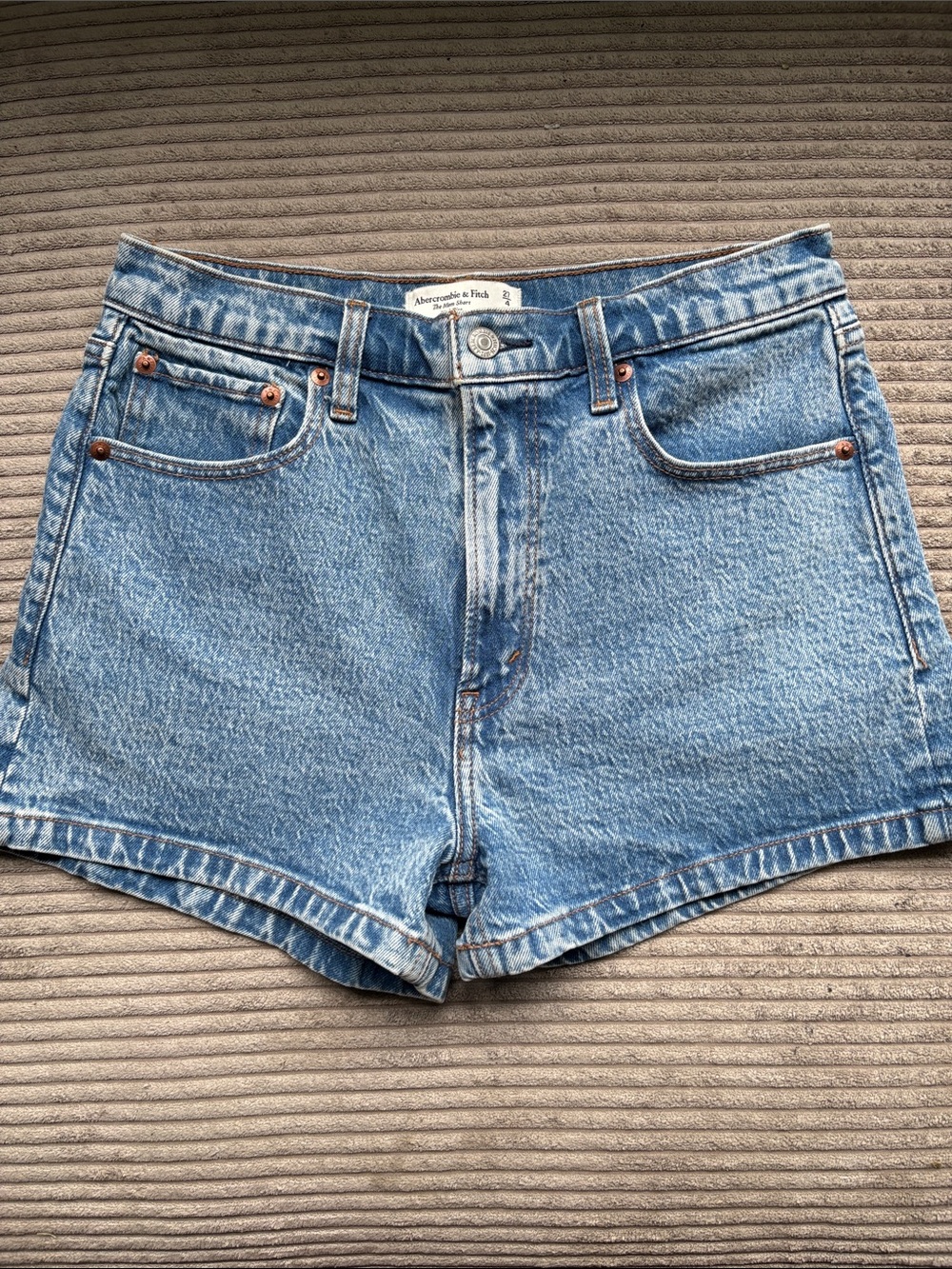 Abercrombie & Fitch The Mom Short High Rise
